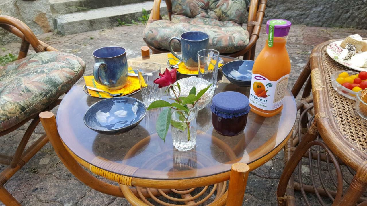 Les Forges Du Lou Homestay *